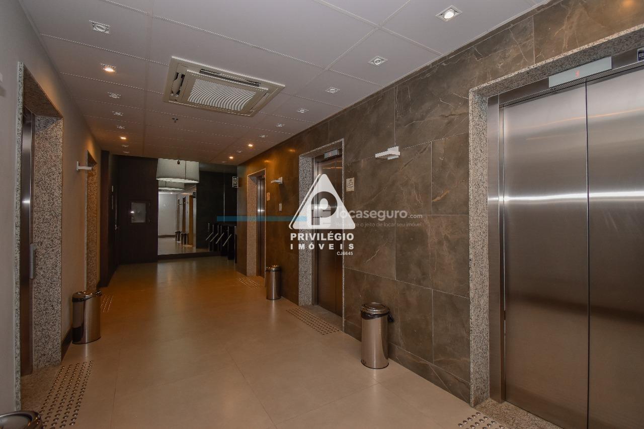 Sala para aluguel no Centro: elevadores térreo