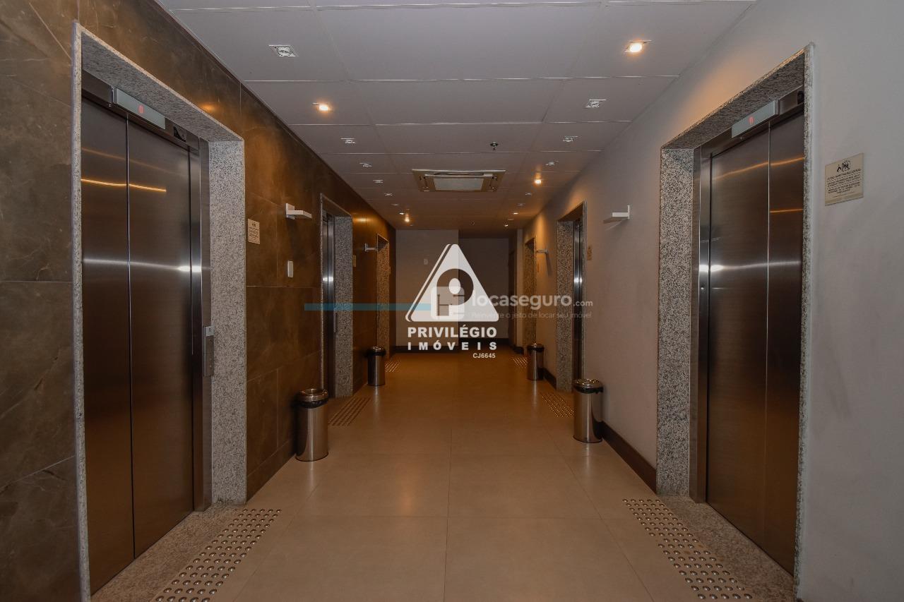 Sala para aluguel no Centro: elevadores (térreo)