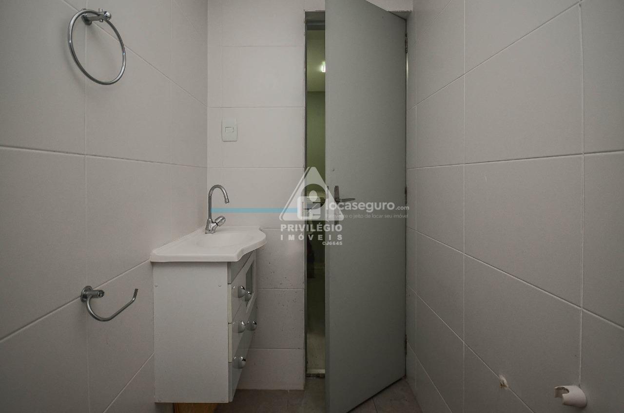 Sala para aluguel no Copacabana: banheiro
