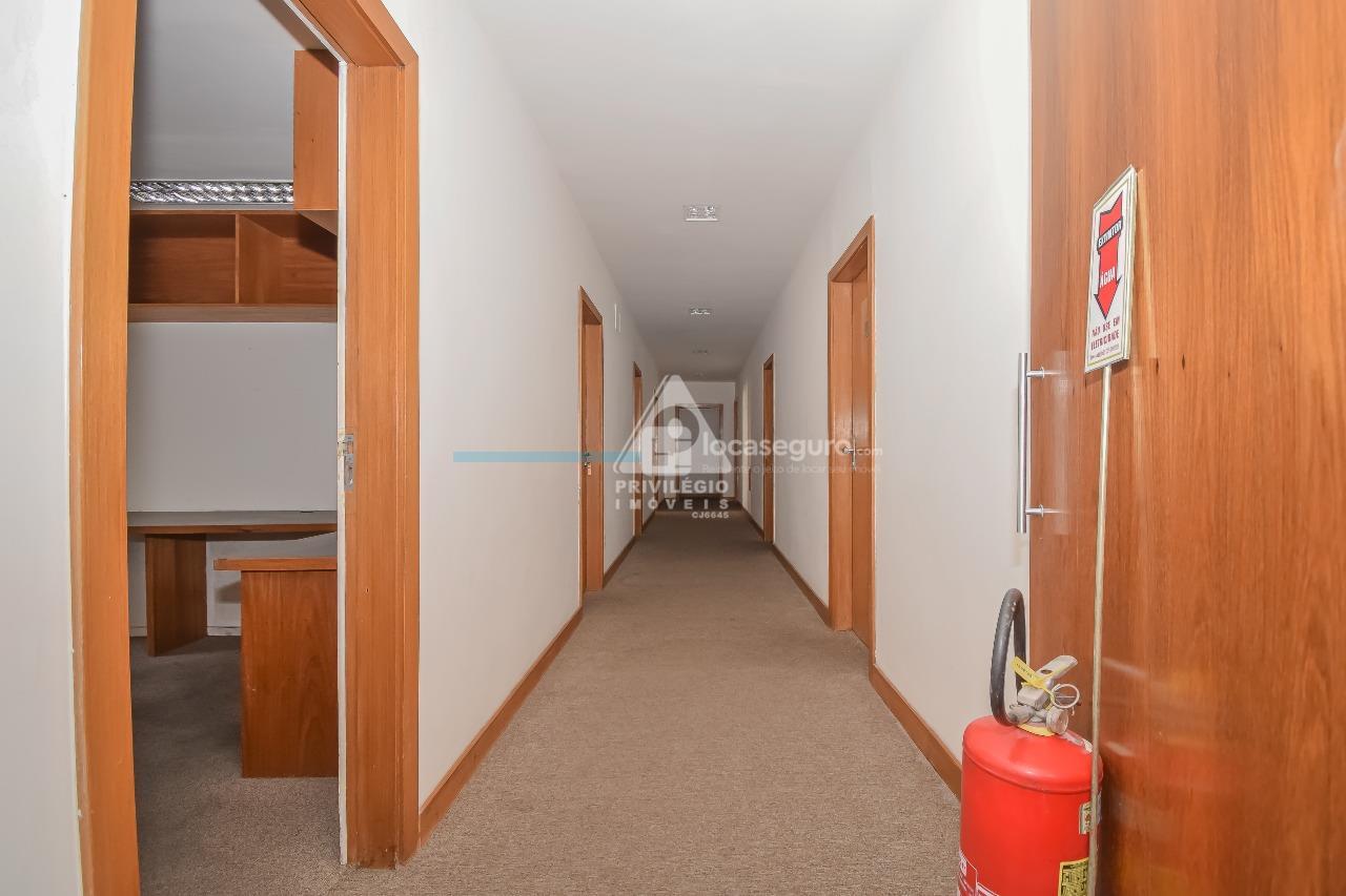 Sala para aluguel no Centro: 1° corredor (lado diretito)