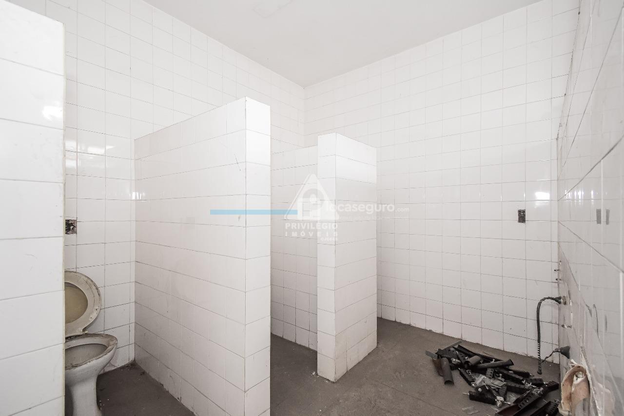 Prédio para aluguel no Caju: 1° andar- 1 Banheiro