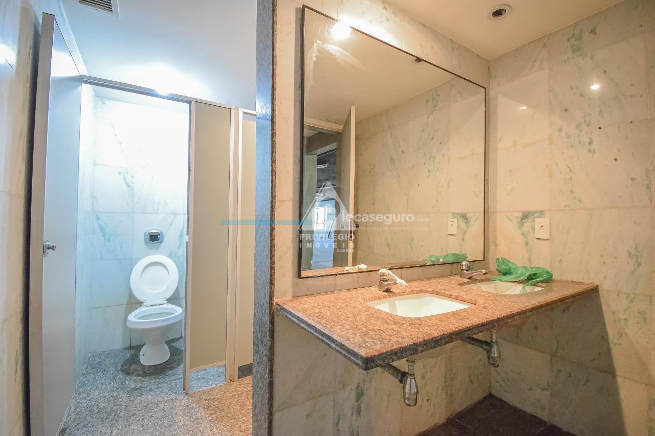 Sala para aluguel no Copacabana: banheiro 3