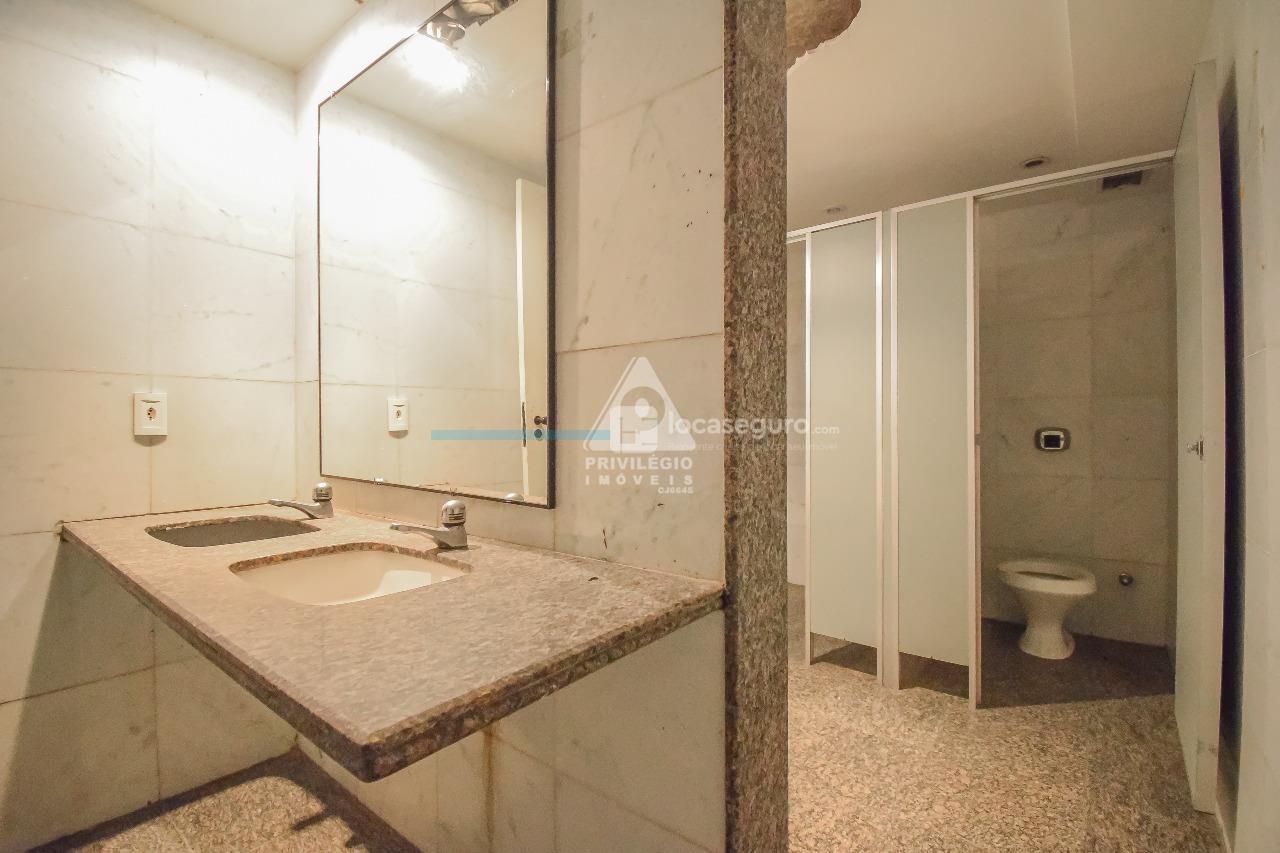 Sala para aluguel no Copacabana: banheiro 4