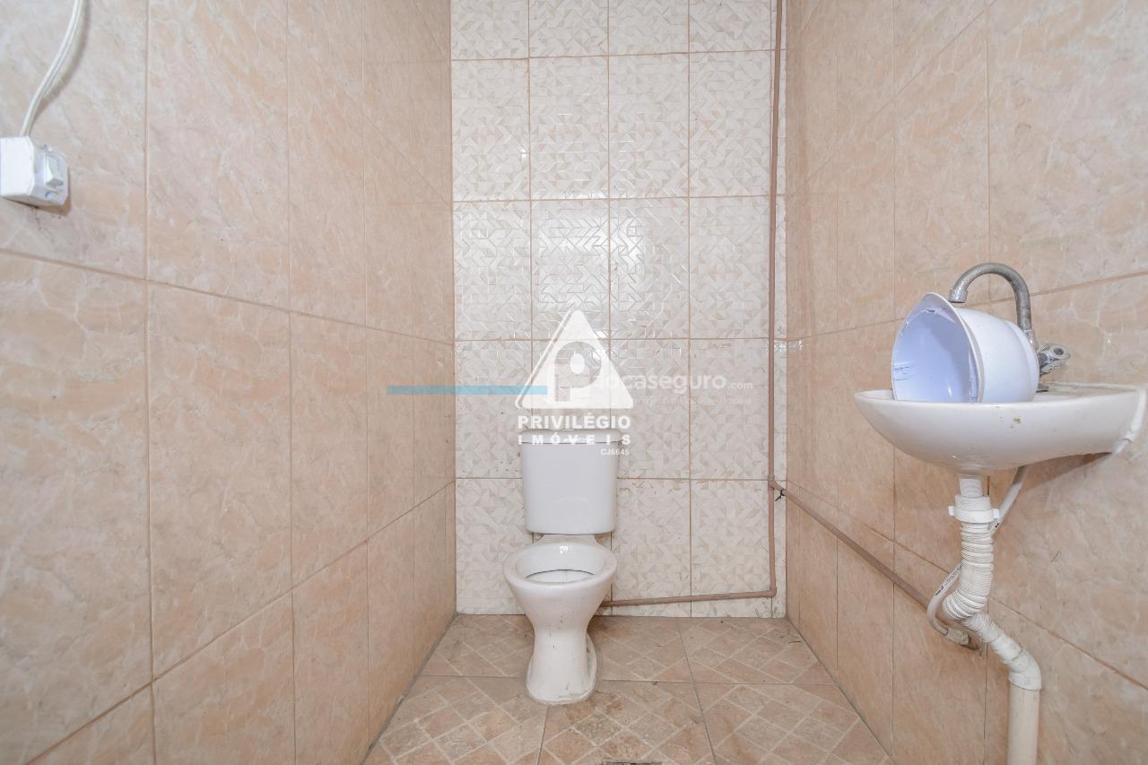 Galpão para aluguel no São Cristóvão: banheiro