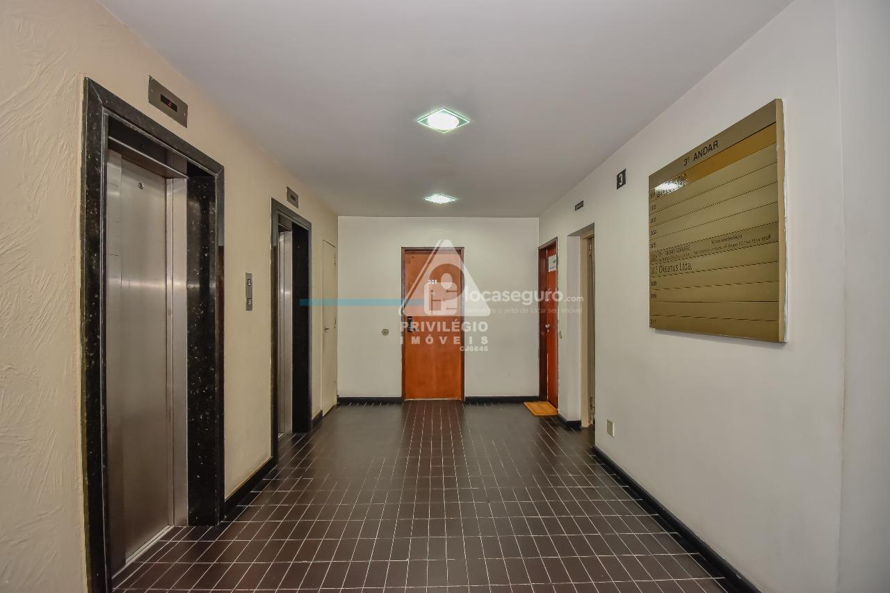Sala para aluguel no Copacabana: elevadores