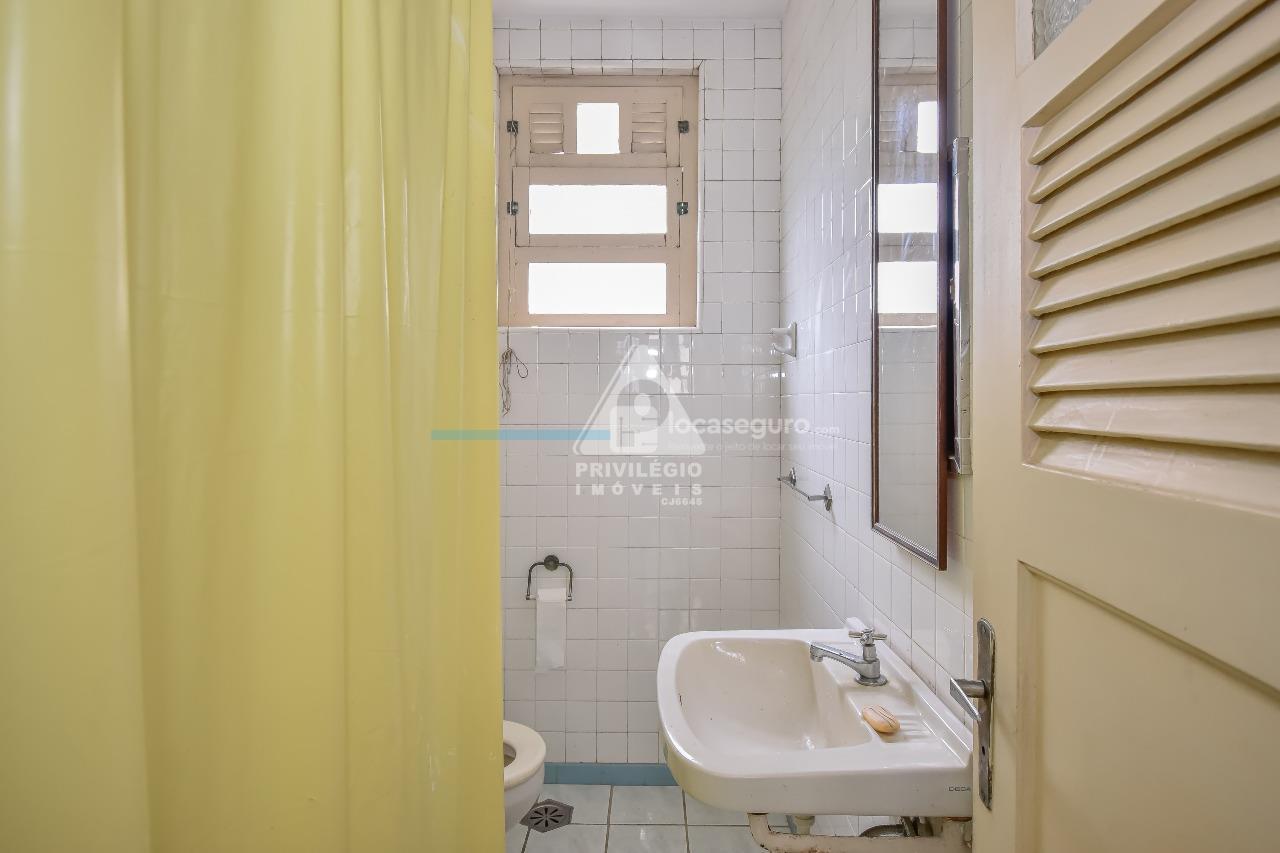 Apartamento para aluguel no Flamengo: banheiro de serviço