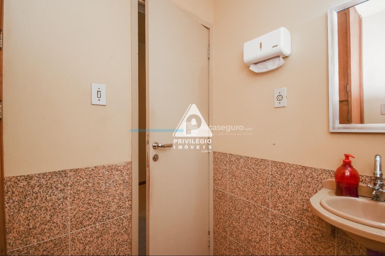 Sala para aluguel no Botafogo: banheiro